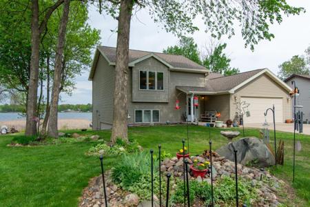 1900 White Cloud Drive E