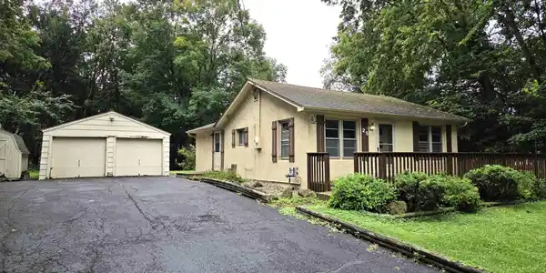 25 Woodlawn Avenue
