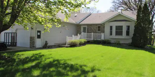 1600 S Prairie Avenue