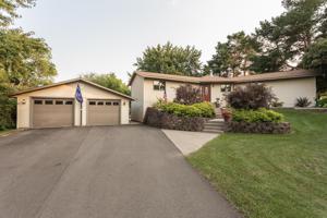 2902 Crestwood Drive NE
