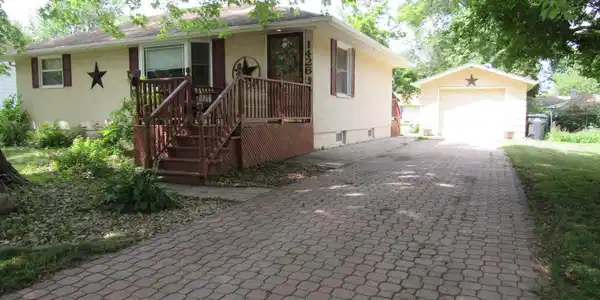 1426 Hillcrest