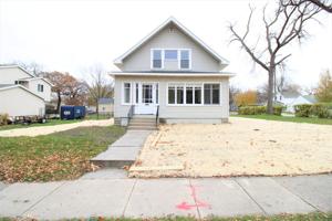 702 7th NW
