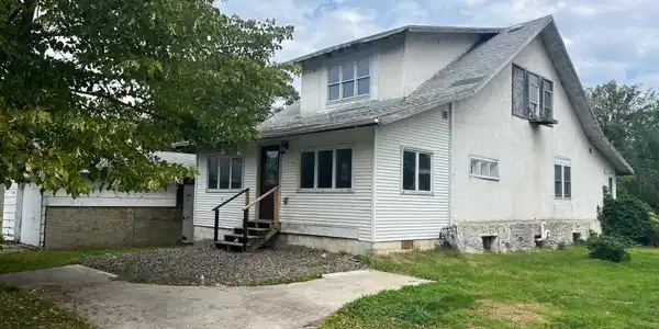 260 2nd Street E