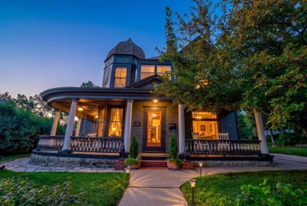 215 Pine Street W