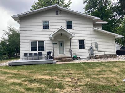 1104 Lake