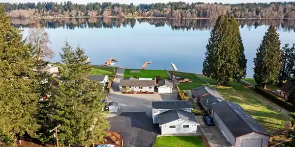 7240 Lakeside SW