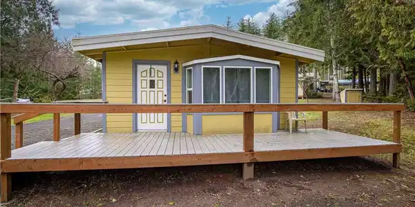 1121 Phillips Lake Loop