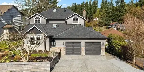 18407 Lakewood