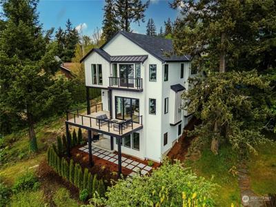 3023 Lake Sammamish SE