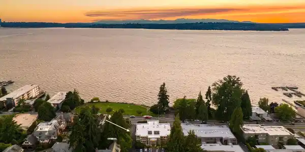 6620 Lake Washington NE