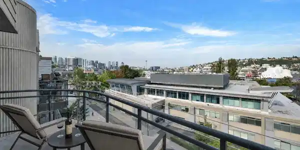 1550 Eastlake E