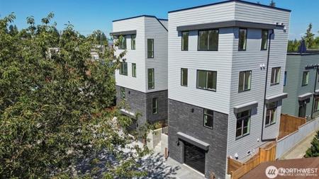 7741 15th NE