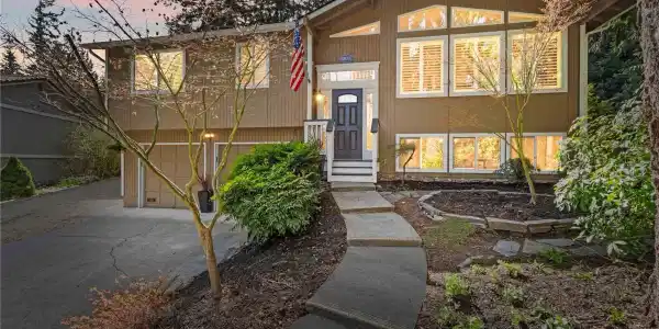 18002 42nd E