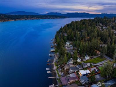 2452 Lake Sammamish NE