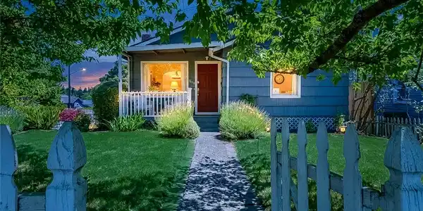 8526 17th NE