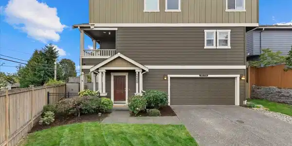 9308 13th NE
