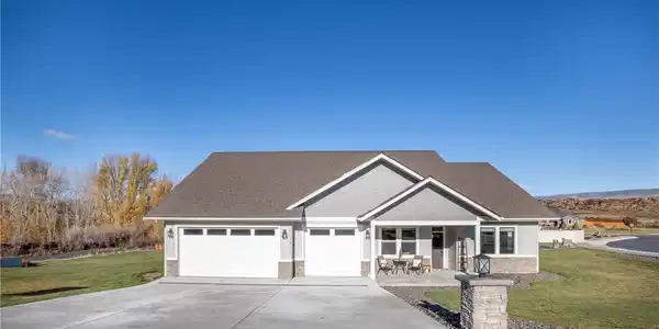16 Cobb Court