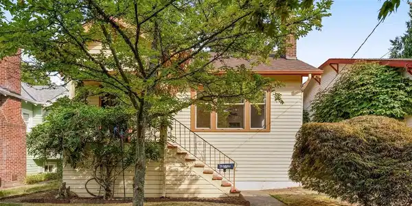 7332 17th NE