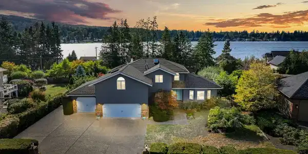 1715 Eagleridge