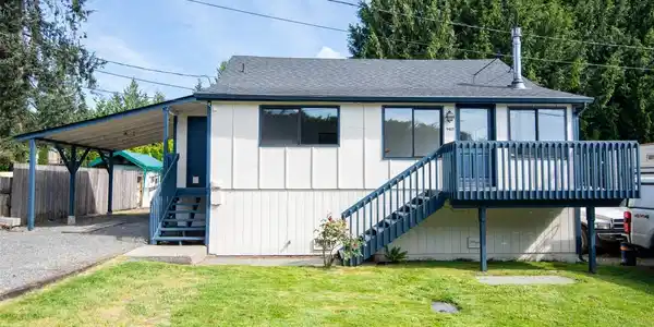 9407 15th NE