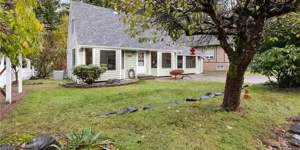 7916 Auklet Drive SE