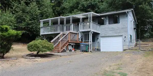 13296 Lakeshore