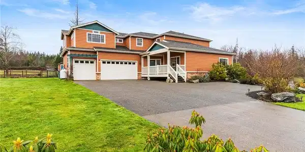 631 Riverview W