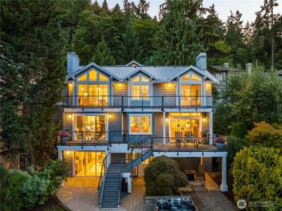 528 Lake Sammamish SE