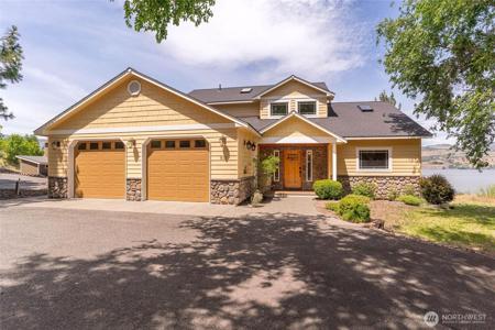 915 Lakeshore