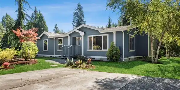 6410 Flowing Lake