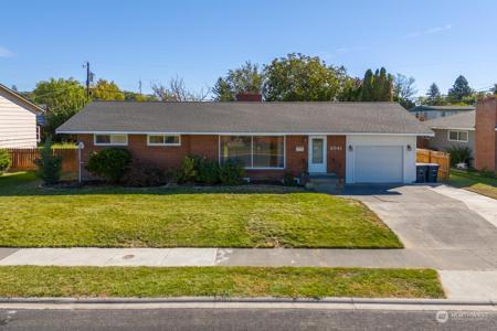 2041 Crestmont