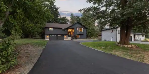 2207 186th E