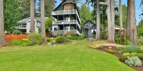 8408 317th NW