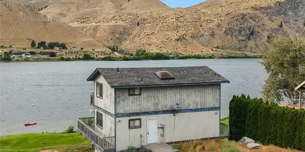 513 Riverview