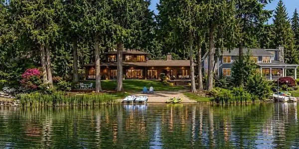 1822 Lakemoor SW