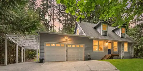 3211 Ames Lake NE