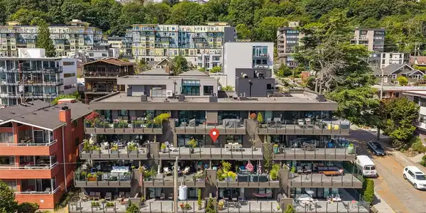 2040 Waverly N