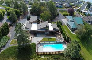 4414 W Lakeshore Dr