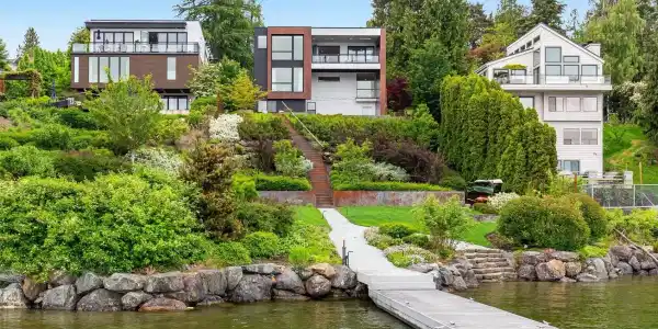 7734 Seward Park S