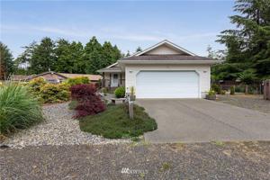 606 Woodland Loop NE