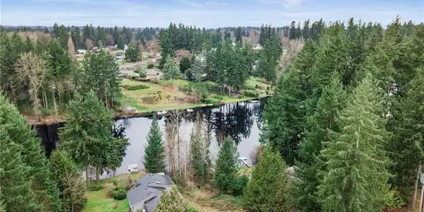 33401 E Lake Holm SE