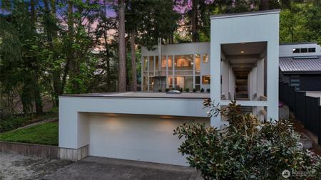 2261 Lake Sammamish SE