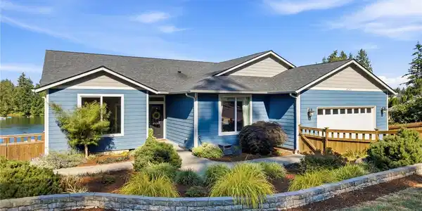 4705 Lakeridge E