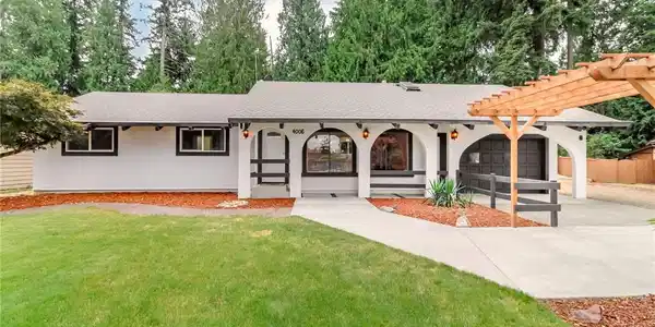 4006 Lakeridge E