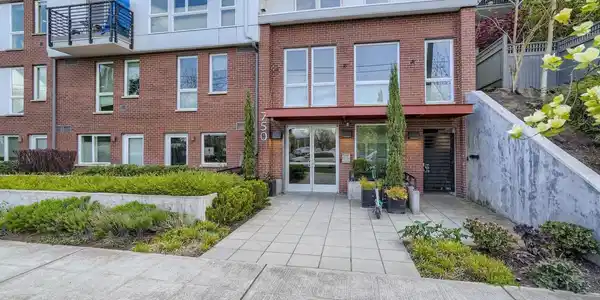 750 11th E