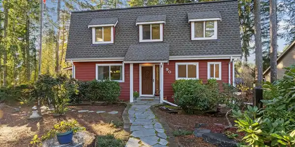90 Lake Forest