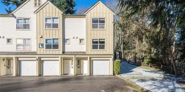 1600 121st SE