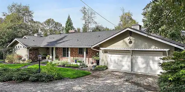 35011 42nd S