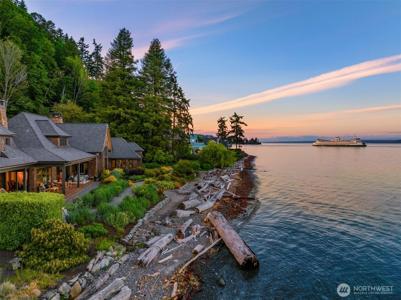 5128 Rockaway Beach NE