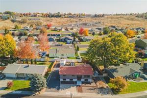 1421 Lakeway